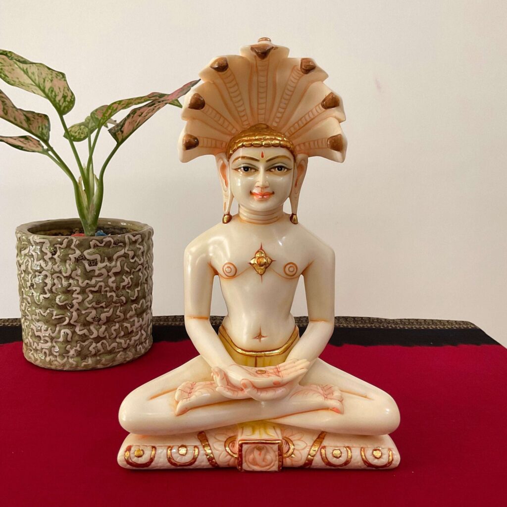Marble Lord Mahavir Idol – Meditative Pose for Home Temple & Spiritual Decor